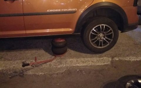 Полиуретановые опоры (пятаки) для различных типов домкратов и накладки на лапы всех видов автомобильных подъёмников производства A.BELTER™ имеют высочайшую износостойкость и длительные сроки эксплуатации.